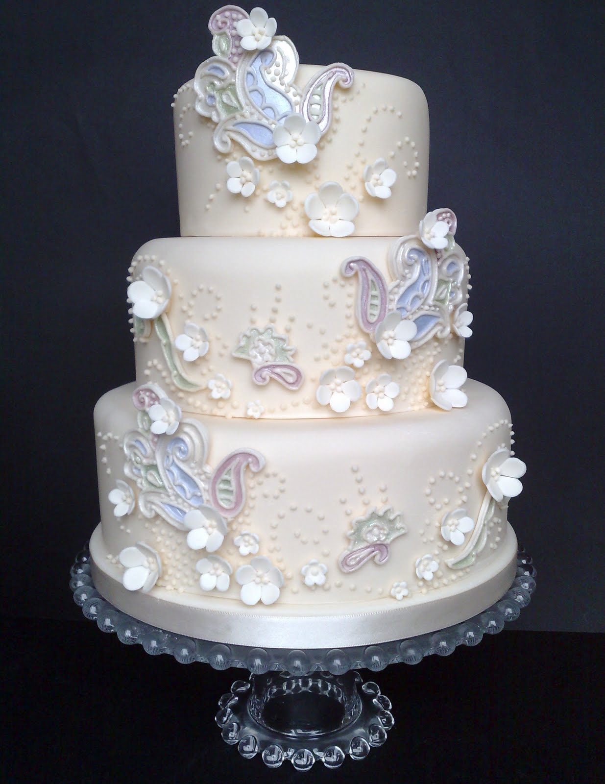 5 Hottest Wedding Cake Types Of 2014 - Weddingomania