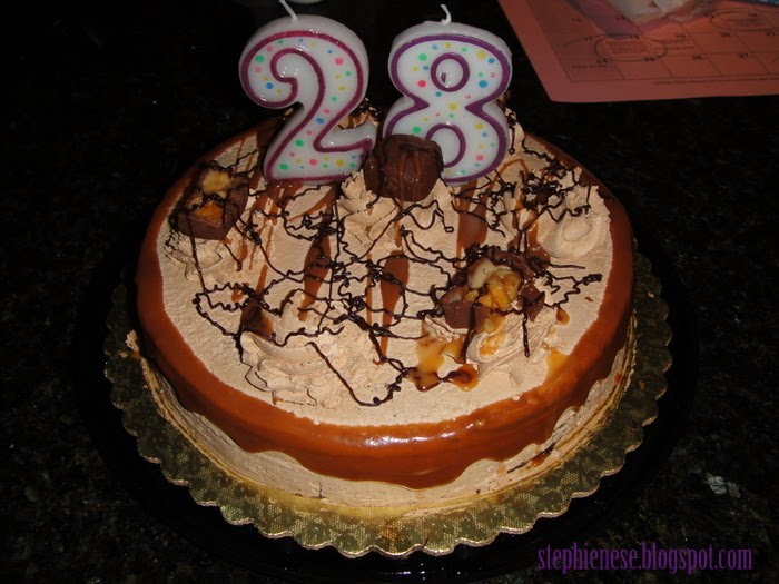 Поздравляю 28 лет. 28 Лет день рождения. Торт на 28 лет. Торт на день рождения 28. Торт на др 28 лет.